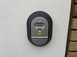 River Guest House With Jacuzzi, Fire and Boat Hire