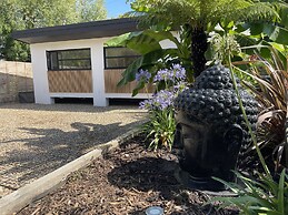 River Guest House With Jacuzzi, Fire and Boat Hire