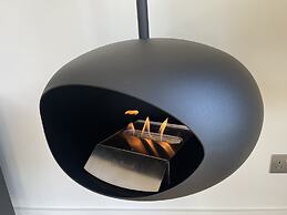 River Guest House With Jacuzzi, Fire and Boat Hire