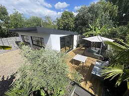 River Guest House With Jacuzzi, Fire and Boat Hire