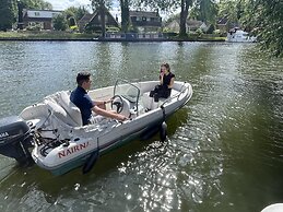 River Guest House With Jacuzzi, Fire and Boat Hire