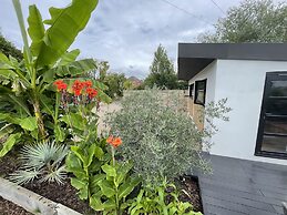 River Guest House With Jacuzzi, Fire and Boat Hire