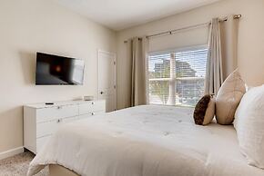 8953 CC - 4BR Townhome With Sparkling Pool