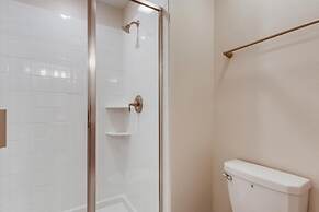 8953 CC - 4BR Townhome With Sparkling Pool