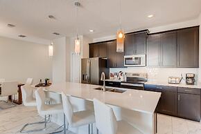 8953 CC - 4BR Townhome With Sparkling Pool