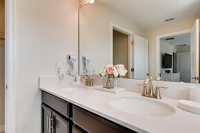 8953 CC - 4BR Townhome With Sparkling Pool