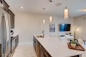 8953 CC - 4BR Townhome With Sparkling Pool