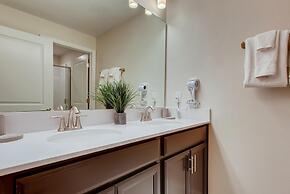 8953 CC - 4BR Townhome With Sparkling Pool