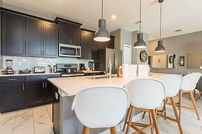 8924 SD - Luxury 4BR Townhome: Private Pool