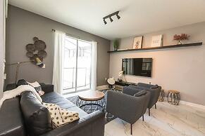 8924 SD - Luxury 4BR Townhome: Private Pool