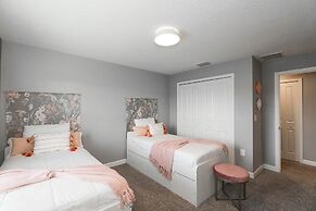 8924 SD - Luxury 4BR Townhome: Private Pool