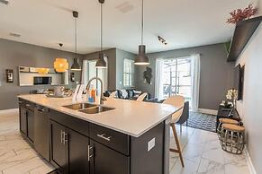 8924 SD - Luxury 4BR Townhome: Private Pool