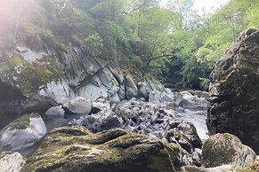 Charming Cabin Near Snowdonia National Park