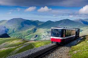 Charming Cabin Near Snowdonia National Park