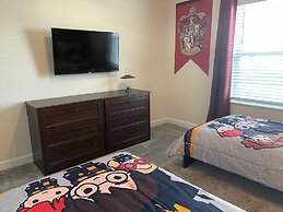 4321 QS - Magical Haven Townhome w/ Pool