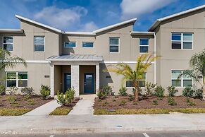 4321 QS - Magical Haven Townhome w/ Pool