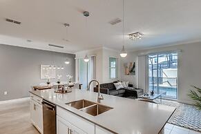 4321 QS - Magical Haven Townhome w/ Pool