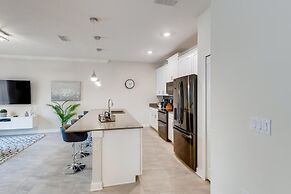 4321 QS - Magical Haven Townhome w/ Pool