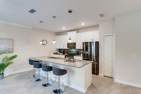 4321 QS - Magical Haven Townhome w/ Pool