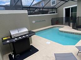 4321 QS - Magical Haven Townhome w/ Pool