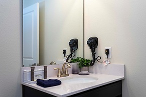 1180 CD - Magical 5BR Townhome With Pool