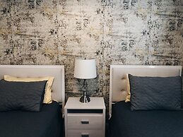 1556 PD - Poolside Bliss: Enchanted 4BR Townhome