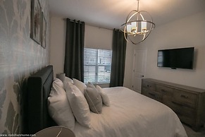 1556 PD - Poolside Bliss: Enchanted 4BR Townhome