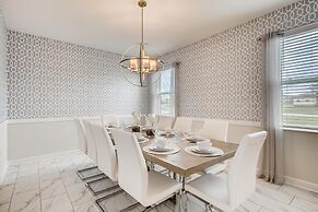 8908 CC - 6BR Luxury Home: Private Pool