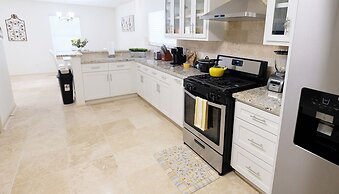 5Bdrm 2.5Bath 9Beds - The Nest Big House