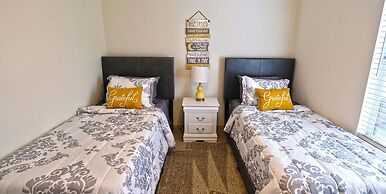 5Bdrm 2.5Bath 9Beds - The Nest Big House