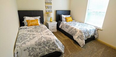 5Bdrm 2.5Bath 9Beds - The Nest Big House