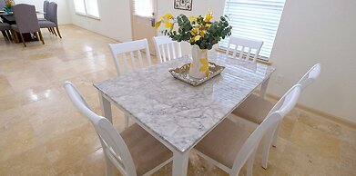 5Bdrm 2.5Bath 9Beds - The Nest Big House