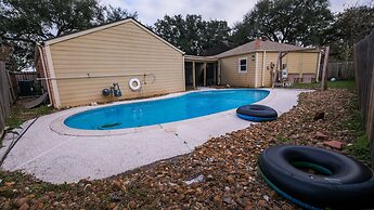 3Bdrm 2.5Bath 6Beds - Pool House