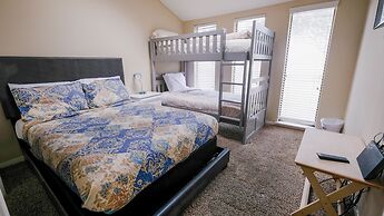 3Bdrm 2.5Bath 6Beds - Pool House