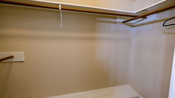 3Bdrm 2.5Bath 6Beds - Pool House