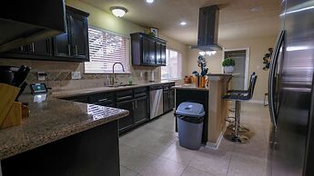 3Bdrm 2.5Bath 6Beds - Pool House