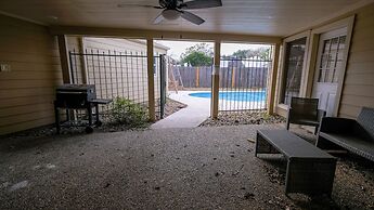 3Bdrm 2.5Bath 6Beds - Pool House