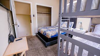 3Bdrm 2.5Bath 6Beds - Pool House