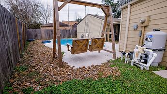 3Bdrm 2.5Bath 6Beds - Pool House