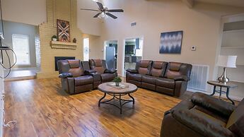 3Bdrm 2.5Bath 6Beds - Pool House