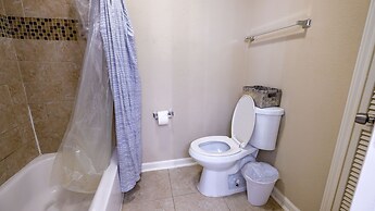 3Bdrm 2.5Bath 6Beds - Pool House