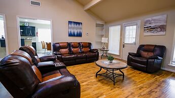 3Bdrm 2.5Bath 6Beds - Pool House