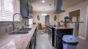 3Bdrm 2.5Bath 6Beds - Pool House