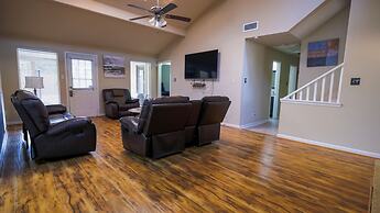 3Bdrm 2.5Bath 6Beds - Pool House