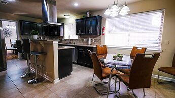 3Bdrm 2.5Bath 6Beds - Pool House