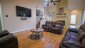 3Bdrm 2.5Bath 6Beds - Pool House