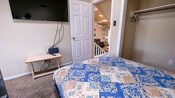 3Bdrm 2.5Bath 6Beds - Pool House