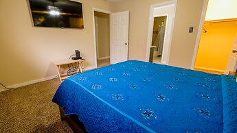 3Bdrm 2.5Bath 6Beds - Pool House