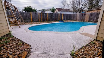 3Bdrm 2.5Bath 6Beds - Pool House