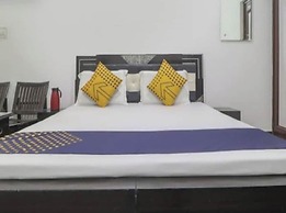 Goroomgo Madhu Palace Katra